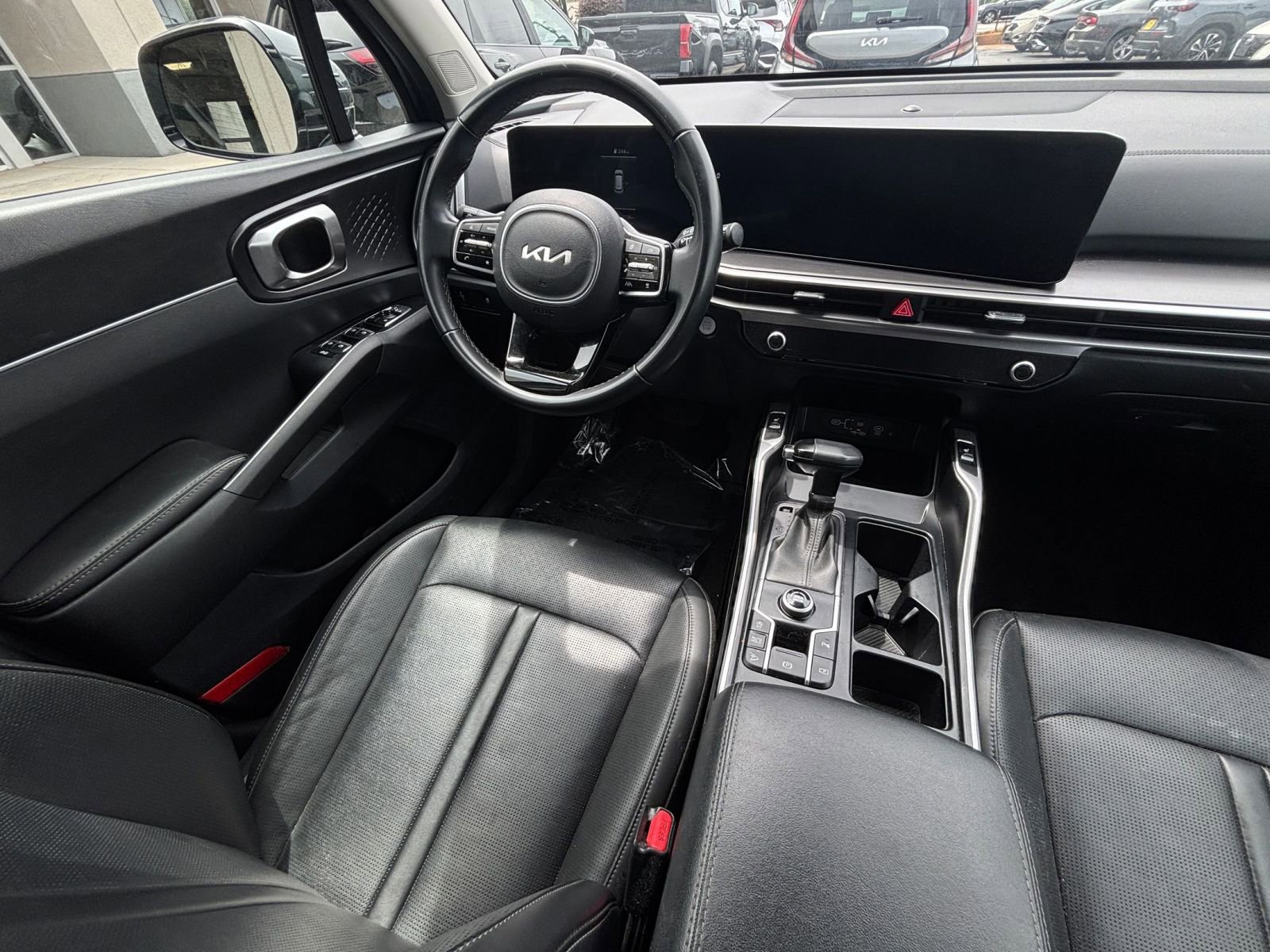 Used 2024 Kia Sorento S FWD image 37