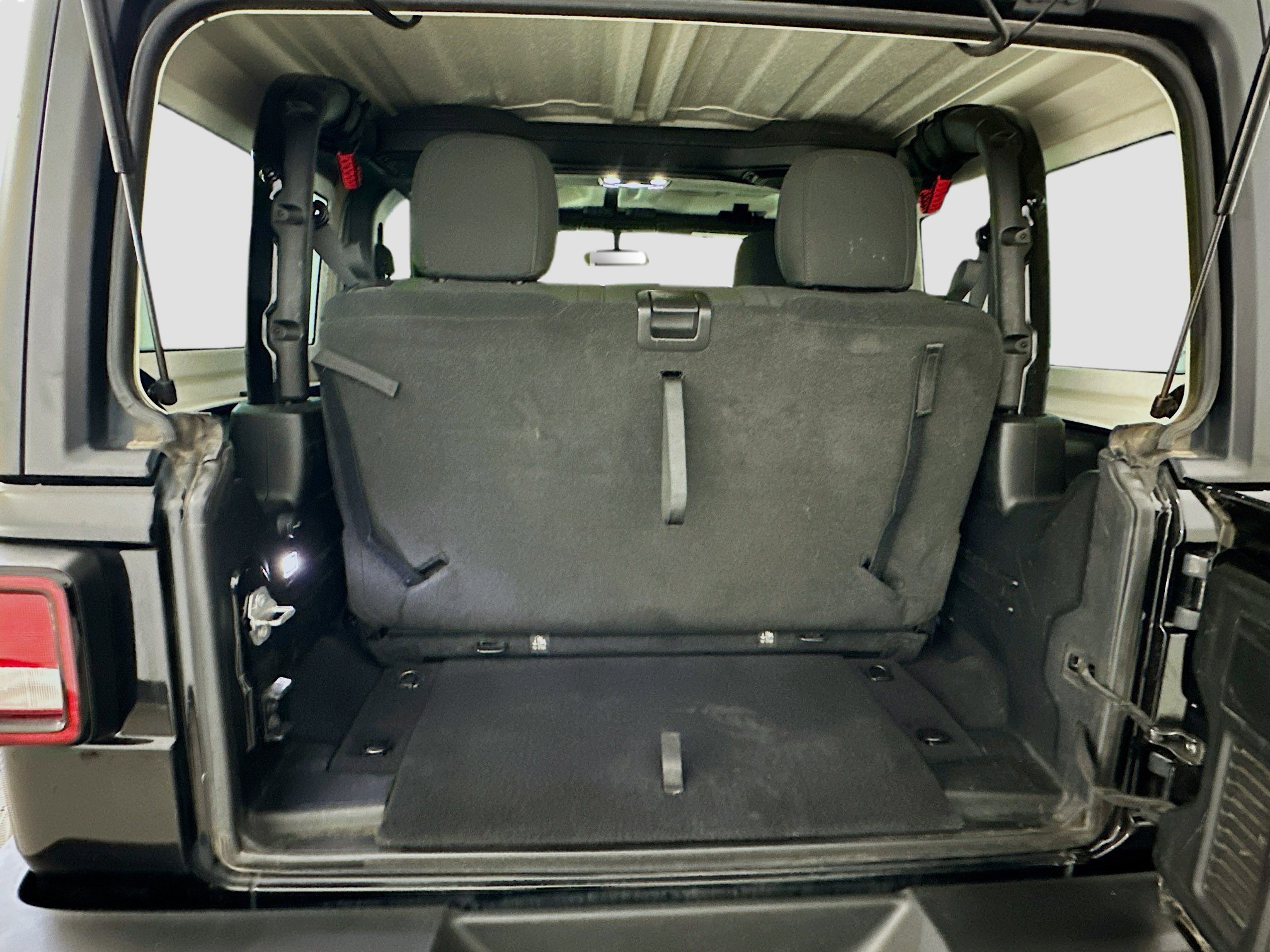 Used 2021 Jeep Wrangler Sport S image 28