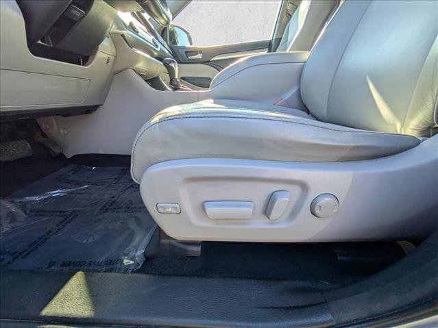 Used 2018 Toyota Highlander XLE image 19