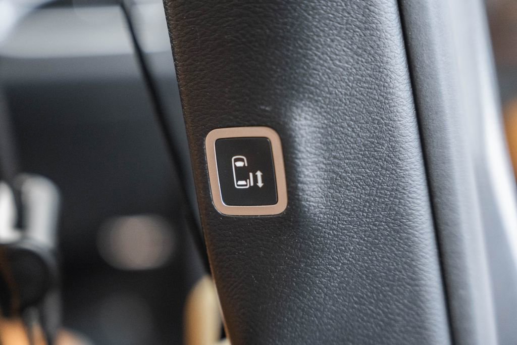 Used 2022 Chrysler Pacifica Pinnacle FWD image 41