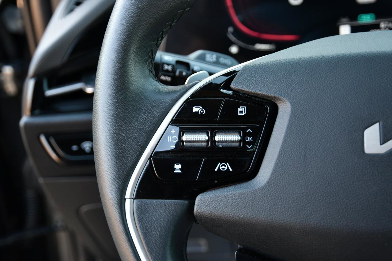 Used 2023 Kia Niro EX Touring image 10