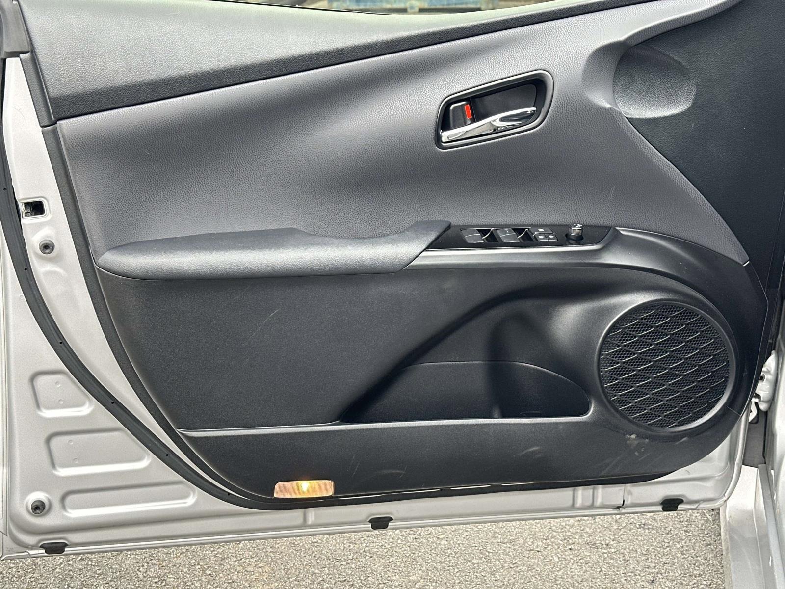 Used 2022 Toyota Prius LE image 19