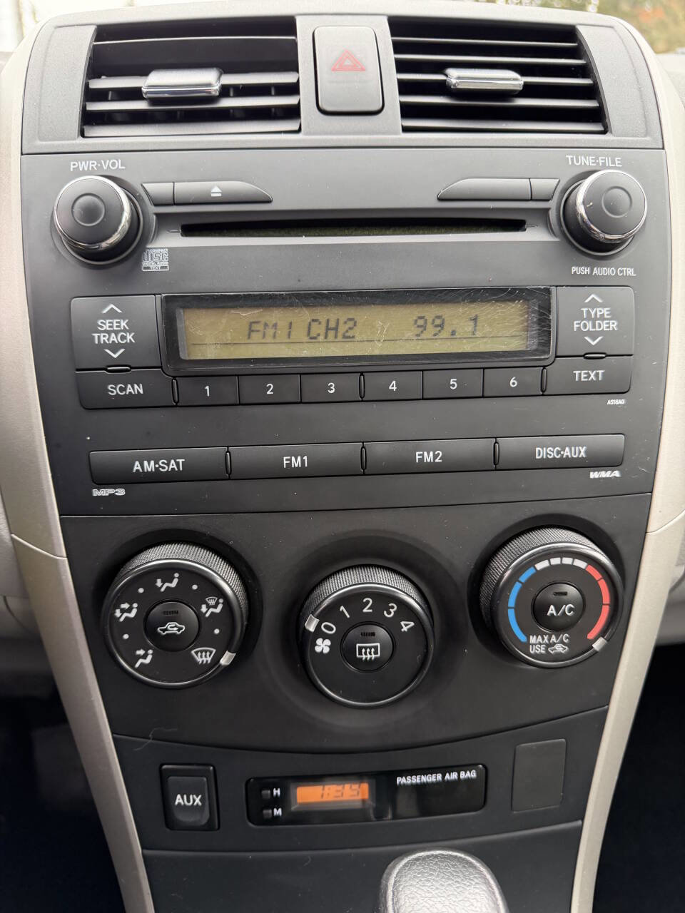 Used 2010 Toyota Corolla LE image 26