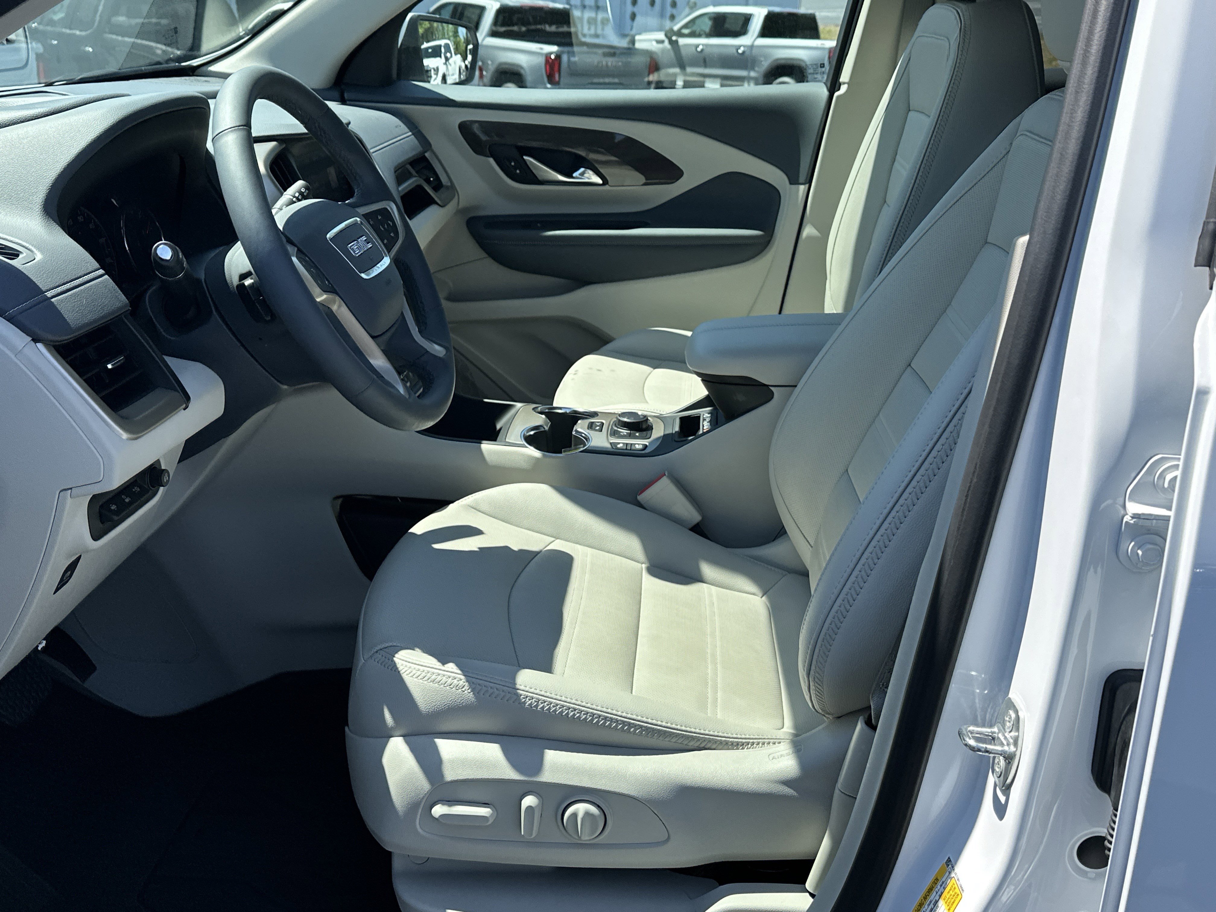 Used 2023 GMC Terrain Denali w/ Denali Premium Package image 9