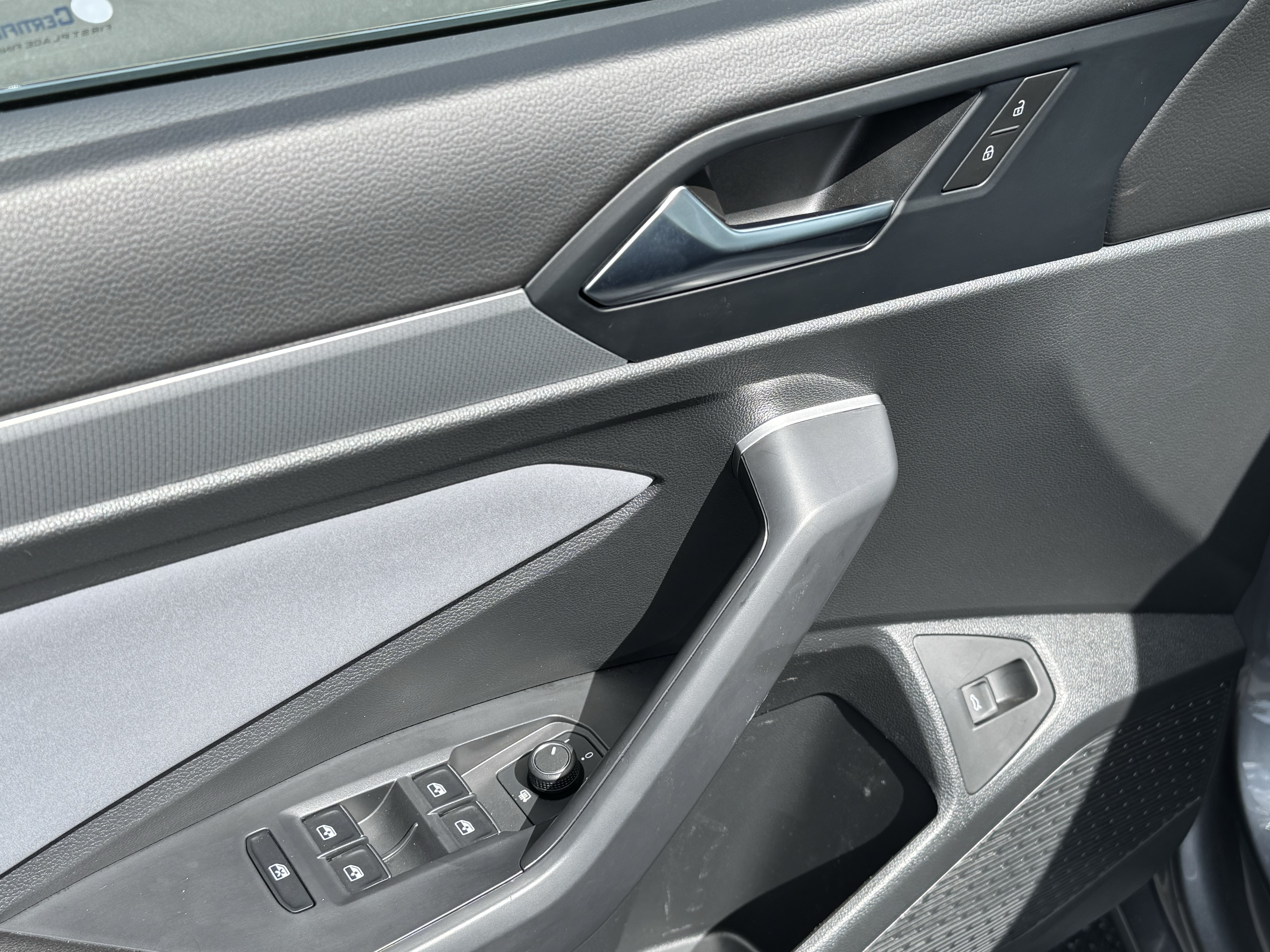 Used 2025 Volkswagen Jetta SE w/ Sunroof Package FWD image 15