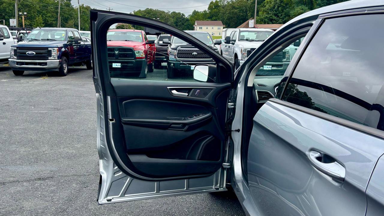 Used 2021 Ford Edge SE FWD image 13