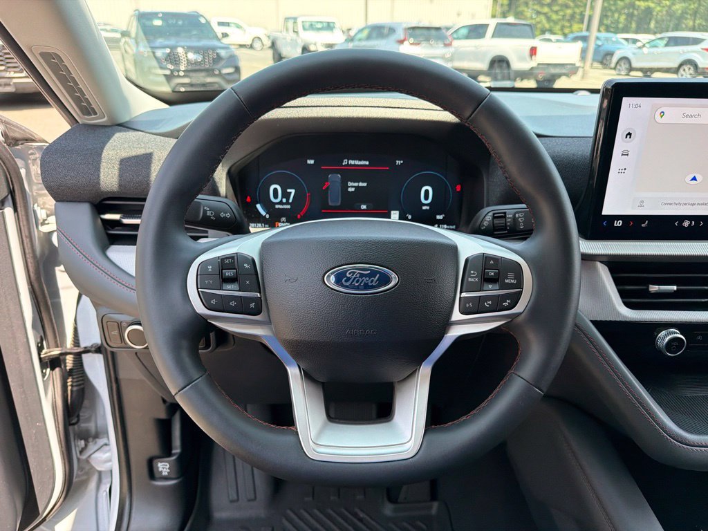 Used 2025 Ford Explorer Active AWD/4WD image 15