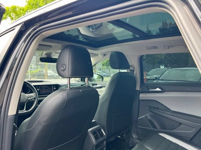 Used 2022 Volkswagen Taos SEL w/ Panoramic Sunroof Package AWD/4WD image 9