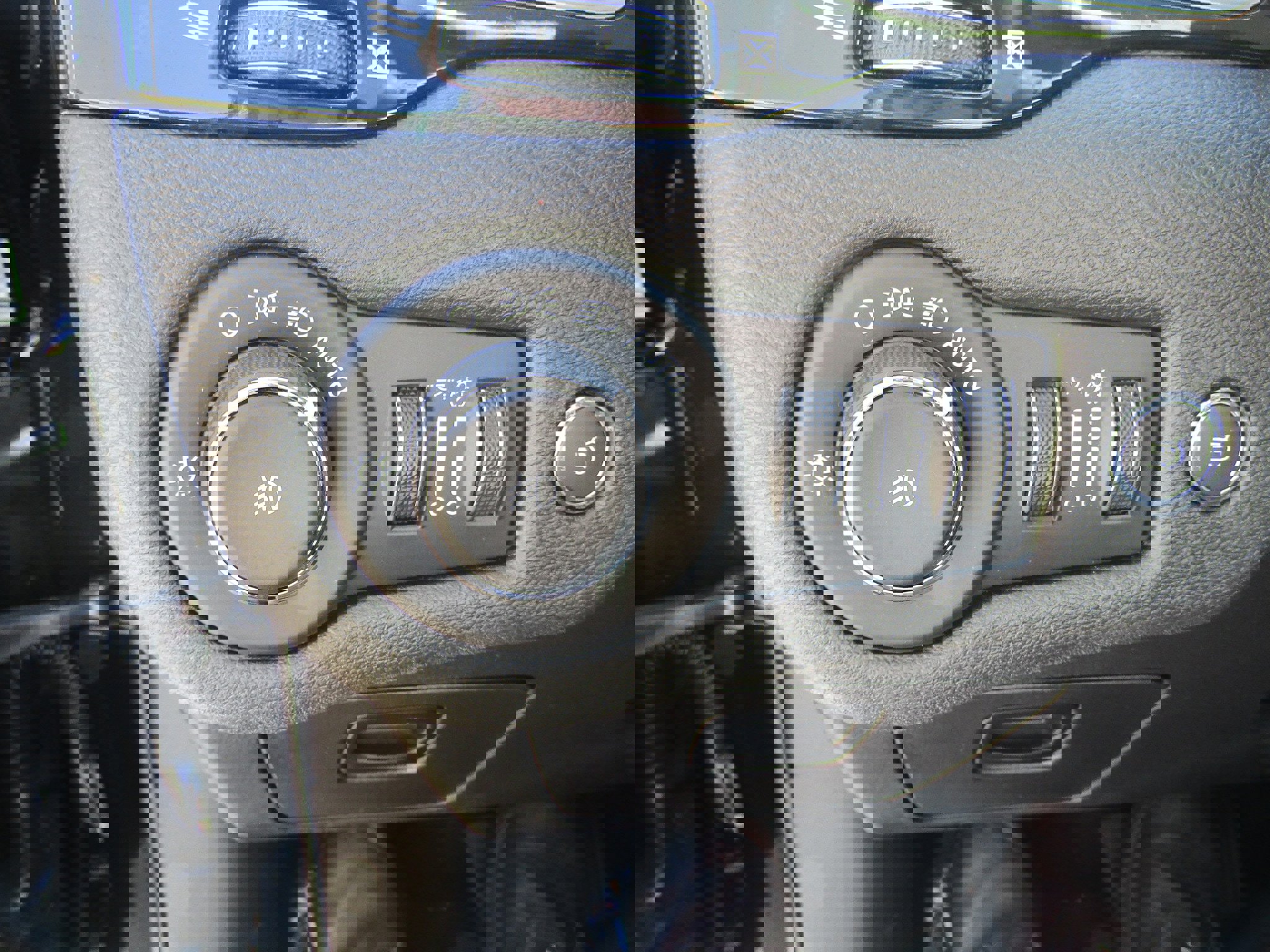 Used 2023 Jeep Cherokee Altitude Lux image 19