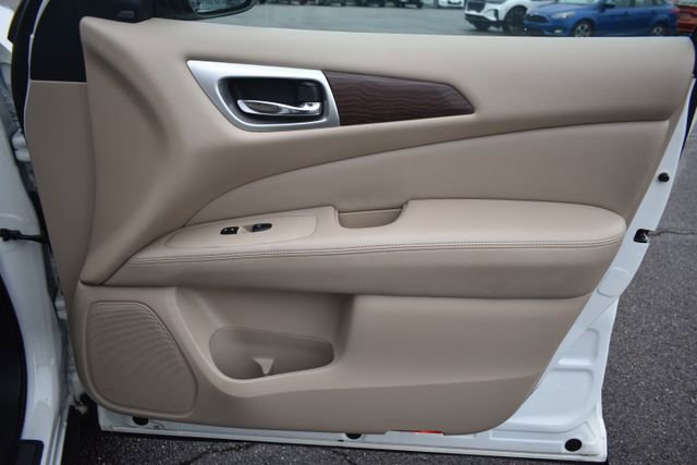 Used 2017 Nissan Pathfinder Platinum w/ Family Entertainment Package image 55