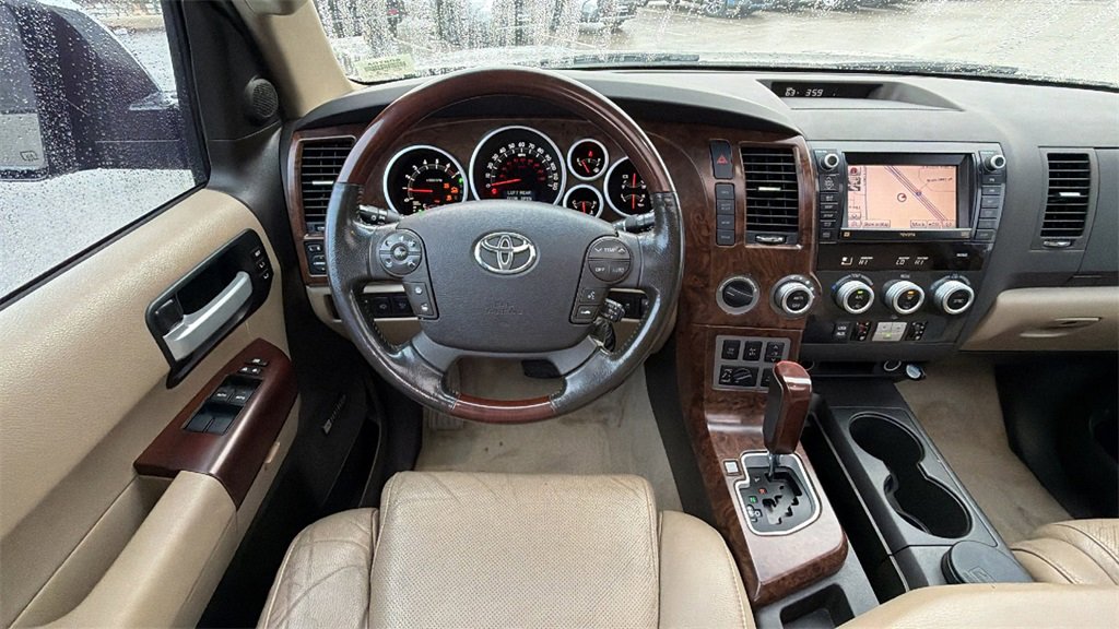 Used 2011 Toyota Sequoia Platinum image 31