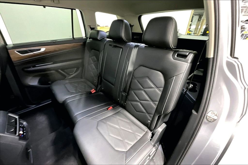 Used 2025 Volkswagen Atlas SE AWD/4WD image 34