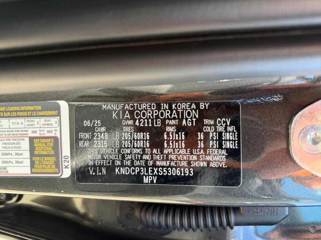 Used 2025 Kia Niro LX FWD image 36