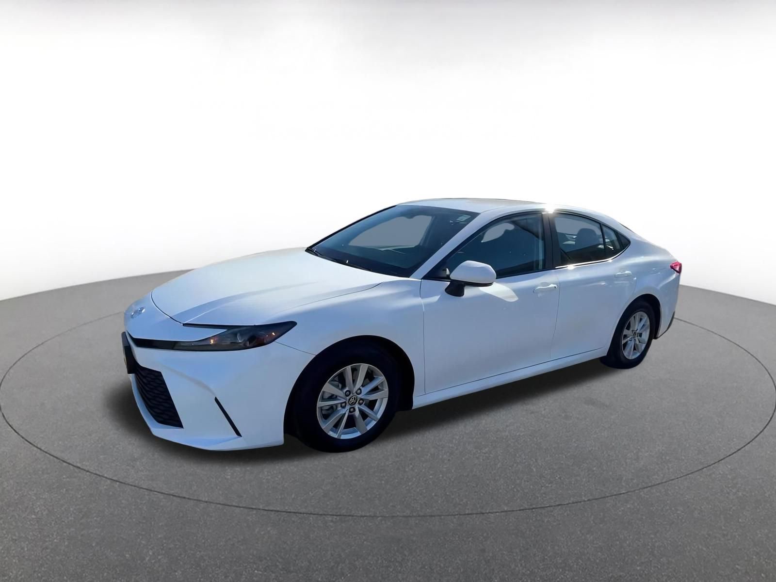 Used 2025 Toyota Camry LE image 11