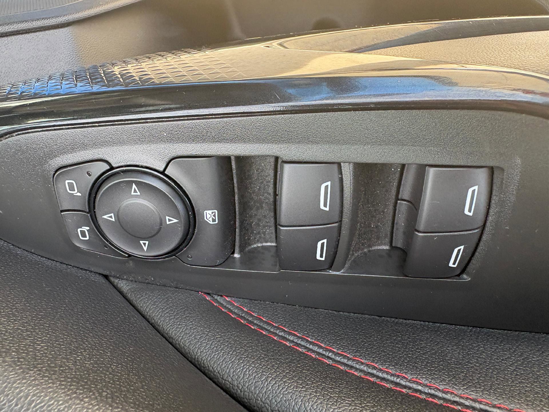 Used 2024 Chevrolet Trax RS w/ Sunroof Package image 17