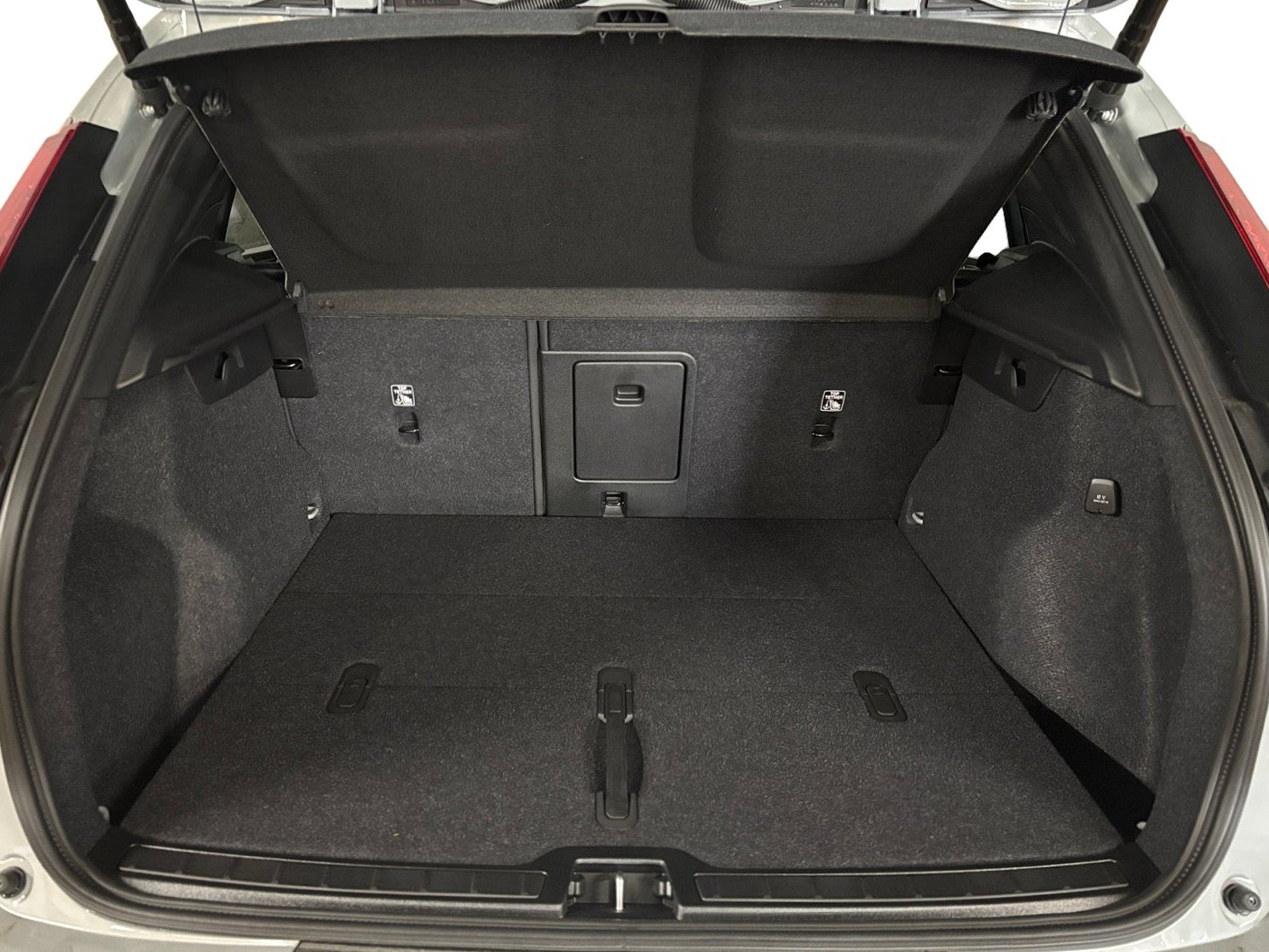 New 2026 Volvo XC40 B5 Ultra w/ Protection Package Premier AWD/4WD image 18