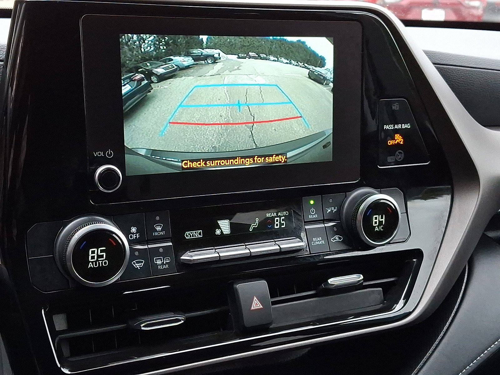 Used 2024 Toyota Highlander LE image 18