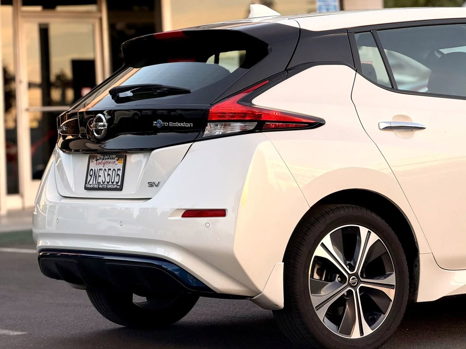 Used 2022 Nissan Leaf SV image 9