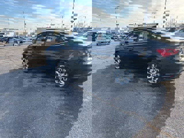 Used 2024 Chevrolet Malibu LT image 3