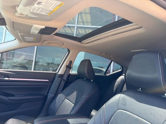 Used 2024 Nissan Altima 2.5 SR w/ SR Premium Package FWD image 12