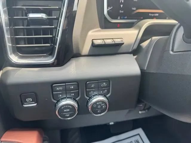 New 2026 GMC Sierra 3500 Denali Ultimate w/ LPO, Black Badging Package AWD/4WD image 23