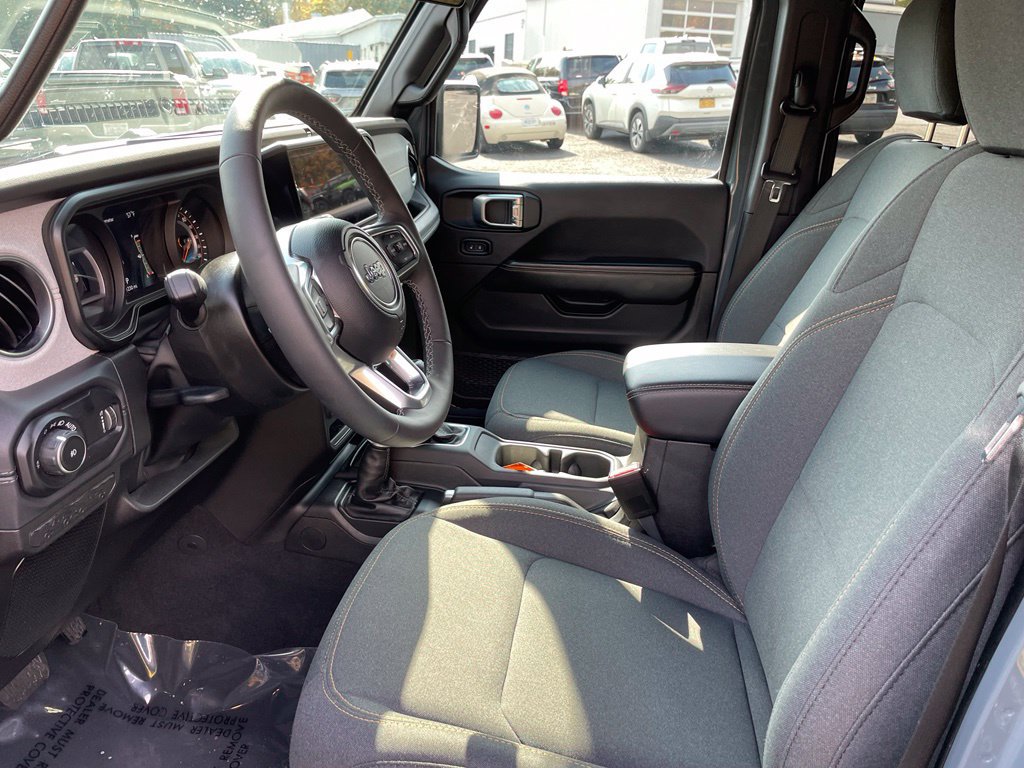 Used 2026 Jeep Wrangler Unlimited Sahara AWD/4WD image 14