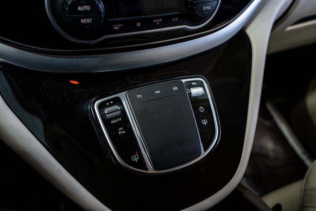 Used 2020 Mercedes-Benz Metris Passenger image 42