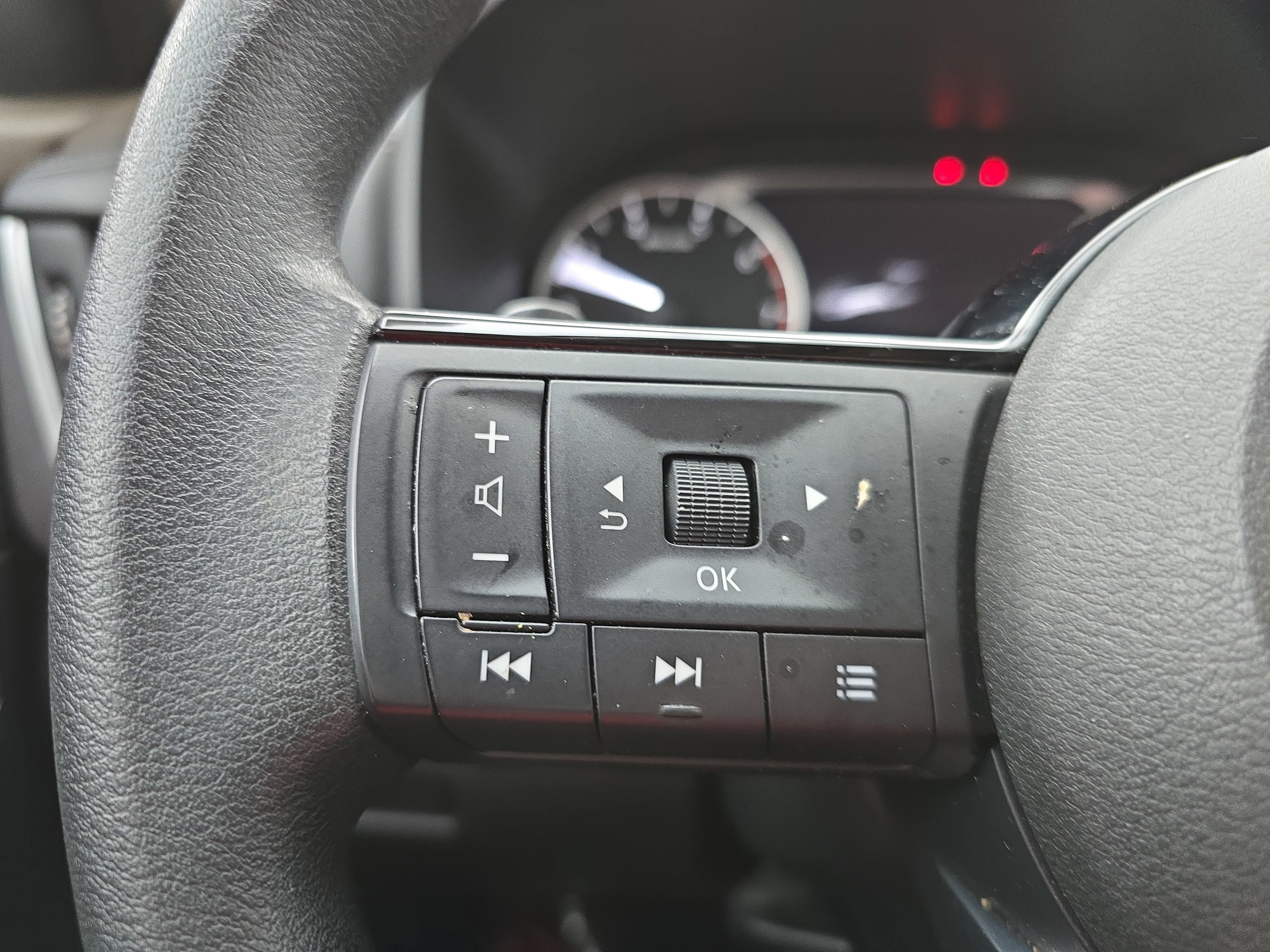 Certified 2023 Nissan Rogue SV FWD image 16