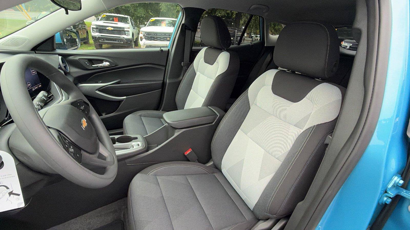 New 2026 Chevrolet Trax LS w/ LS Convenience Package FWD image 4