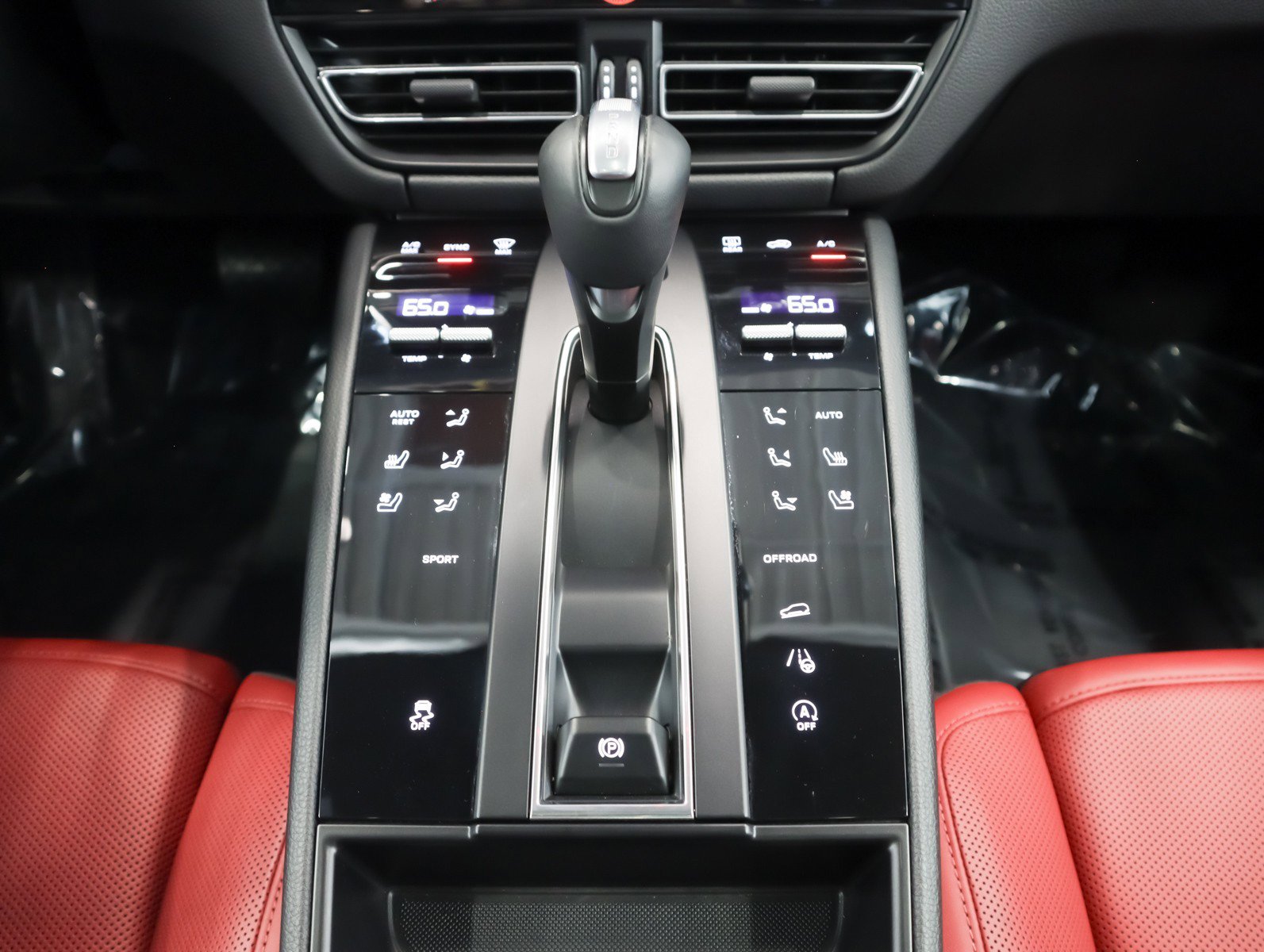 Certified 2024 Porsche Macan AWD/4WD image 16