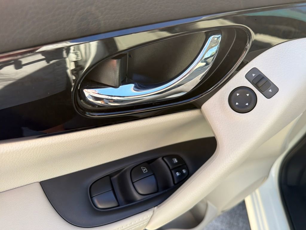 Used 2022 Nissan Rogue Sport SL image 18