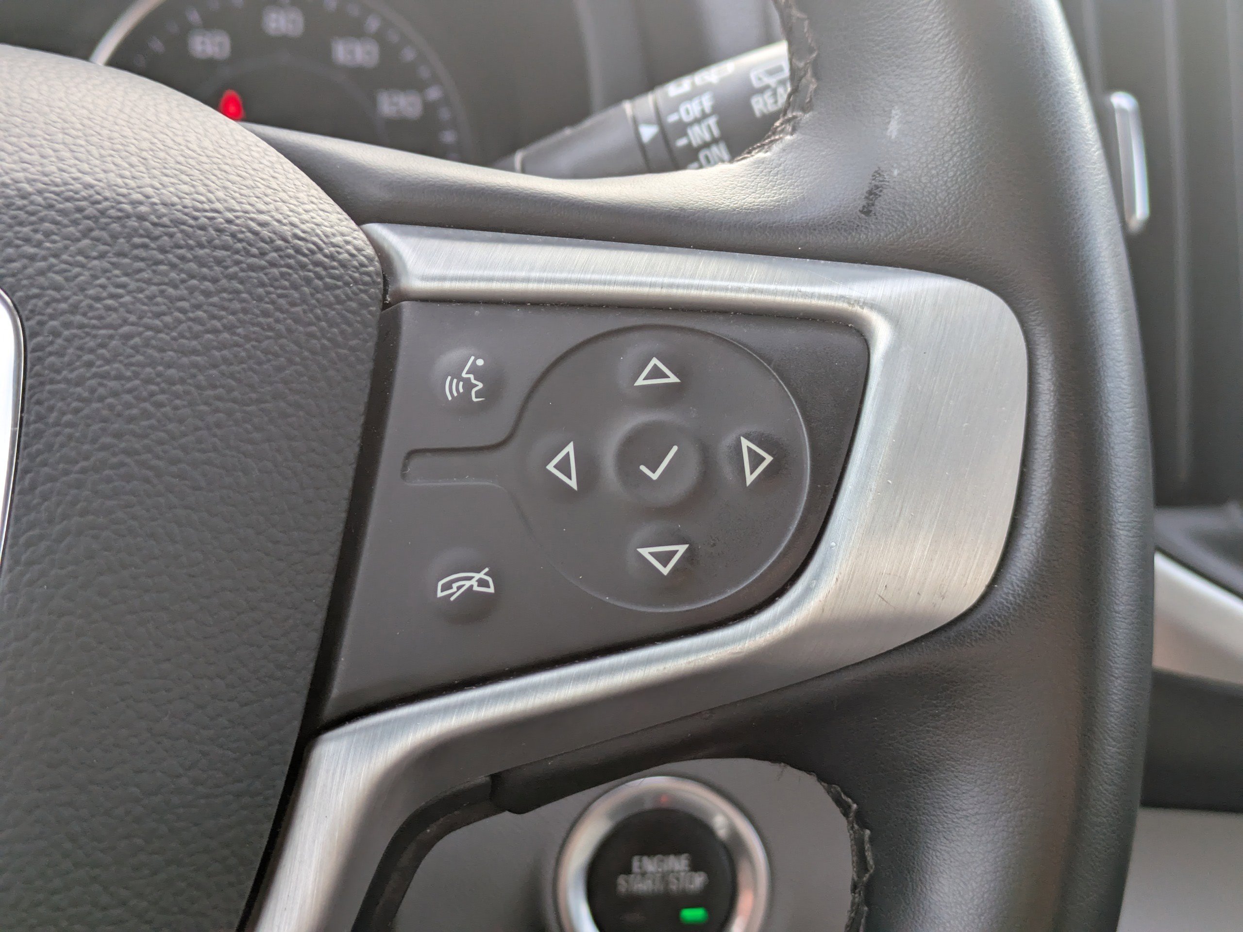 Used 2023 GMC Terrain SLT image 29