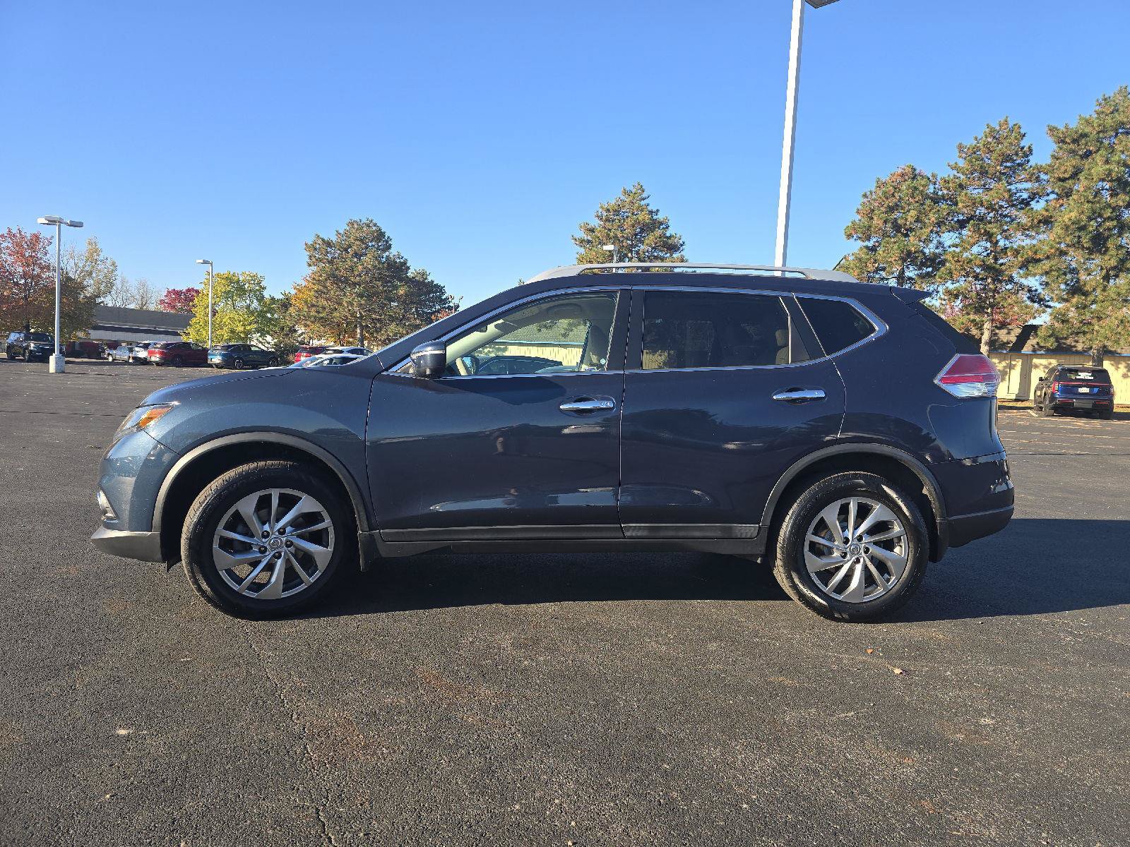 Used 2015 Nissan Rogue SL AWD/4WD image 10