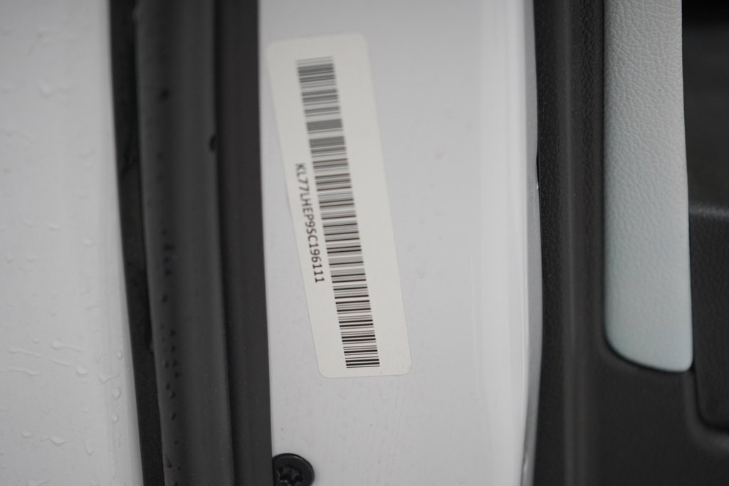 Used 2025 Chevrolet Trax LT FWD image 37