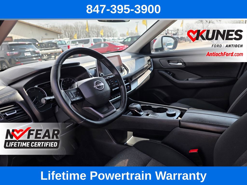 Used 2025 Nissan Rogue SV image 14