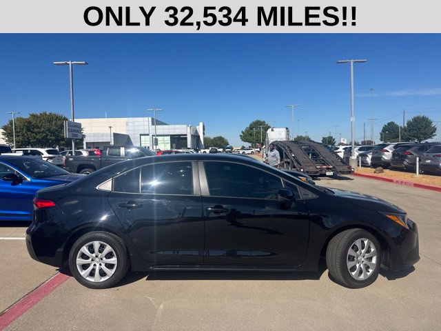 Used 2025 Toyota Corolla LE FWD image 2