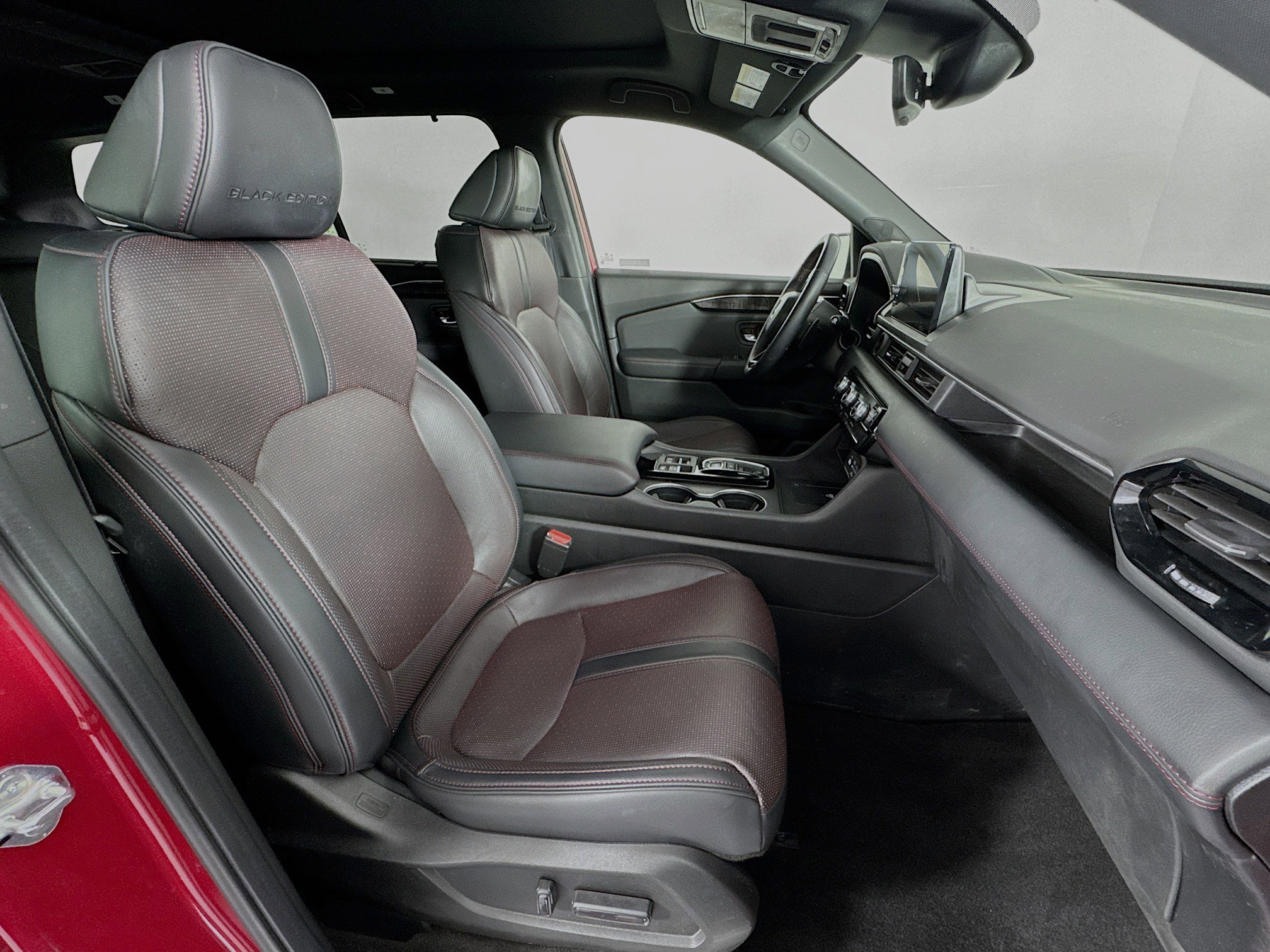 Certified 2025 Honda Pilot Black Edition image 31