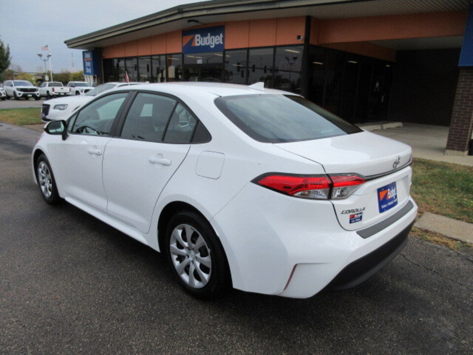 Used 2025 Toyota Corolla LE image 3