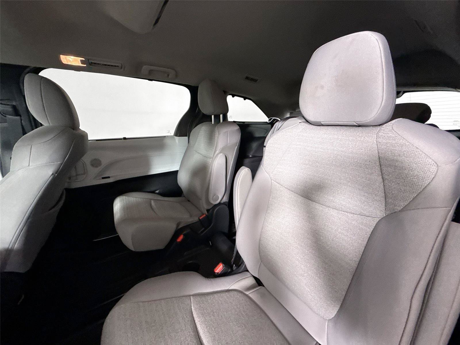 Certified 2026 Toyota Sienna LE FWD image 27