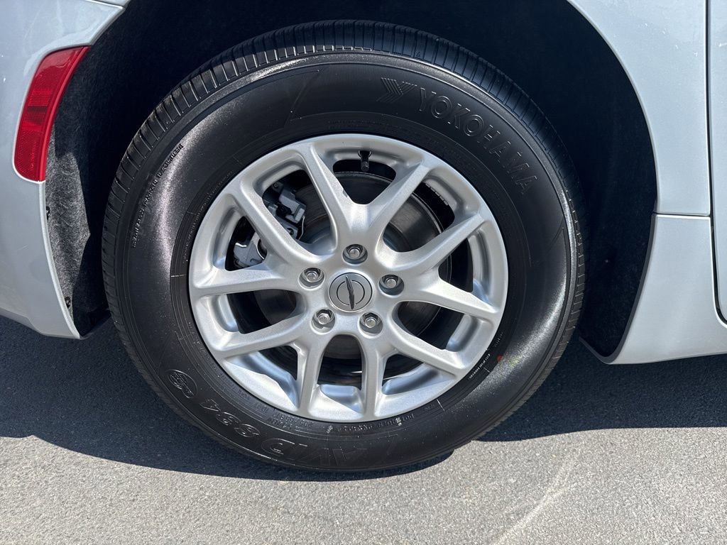 Used 2024 Chrysler Pacifica Touring-L image 10