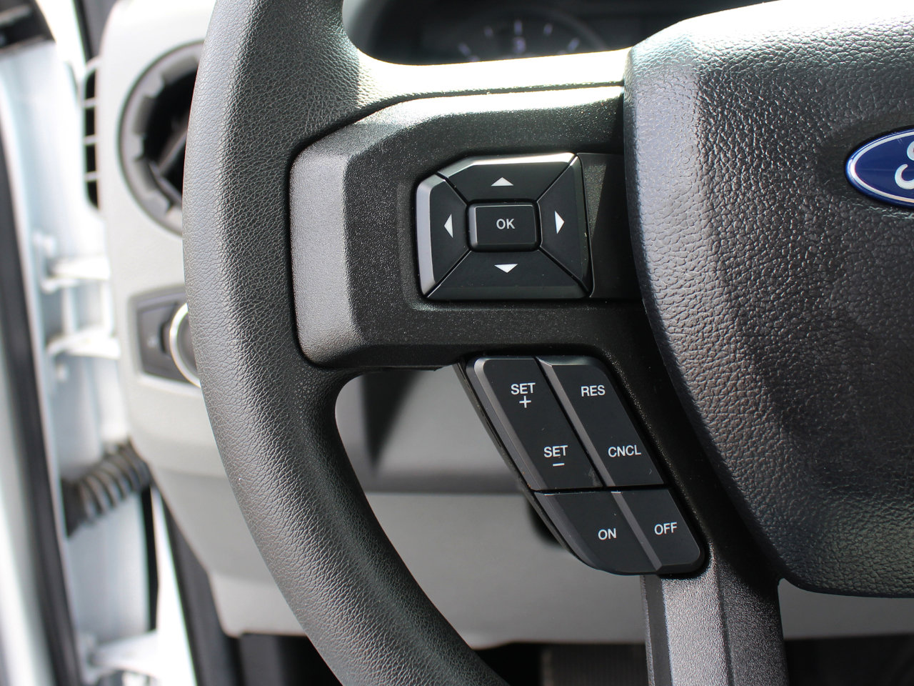 Used 2024 Ford E-450 and Econoline 450 Super Duty w/ Power Windows & Locks Group image 22