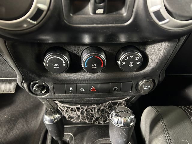 Used 2012 Jeep Wrangler Unlimited Sahara w/ Connectivity Group image 24