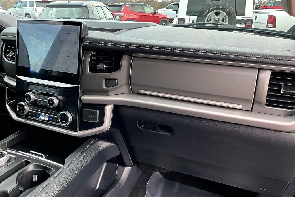 Used 2024 Ford Expedition XLT image 29