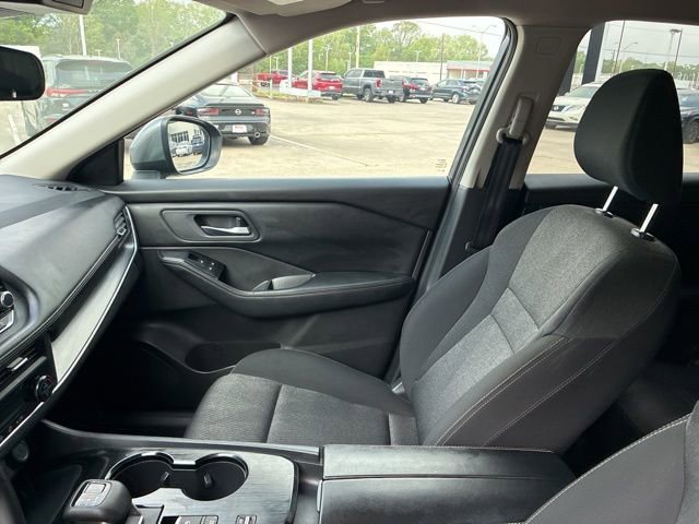 Used 2025 Nissan Rogue SV image 16