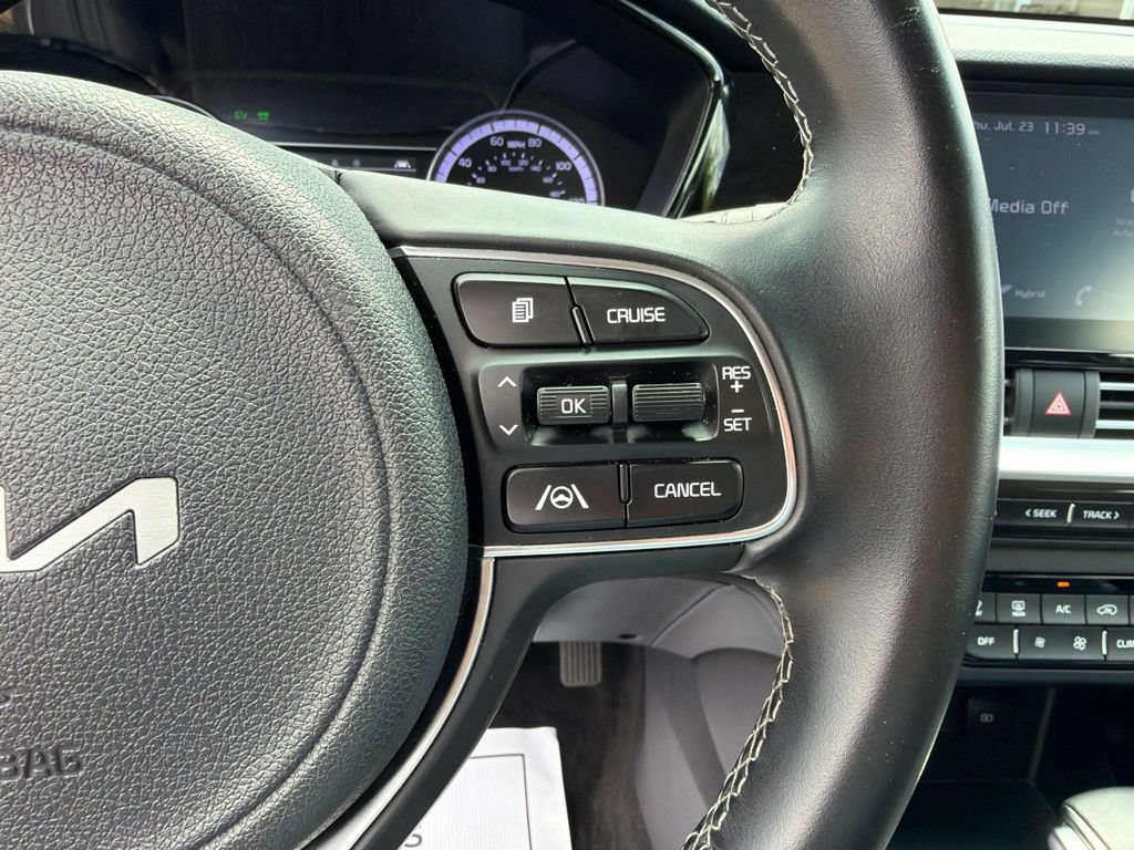 Used 2022 Kia Niro LXS FWD image 22