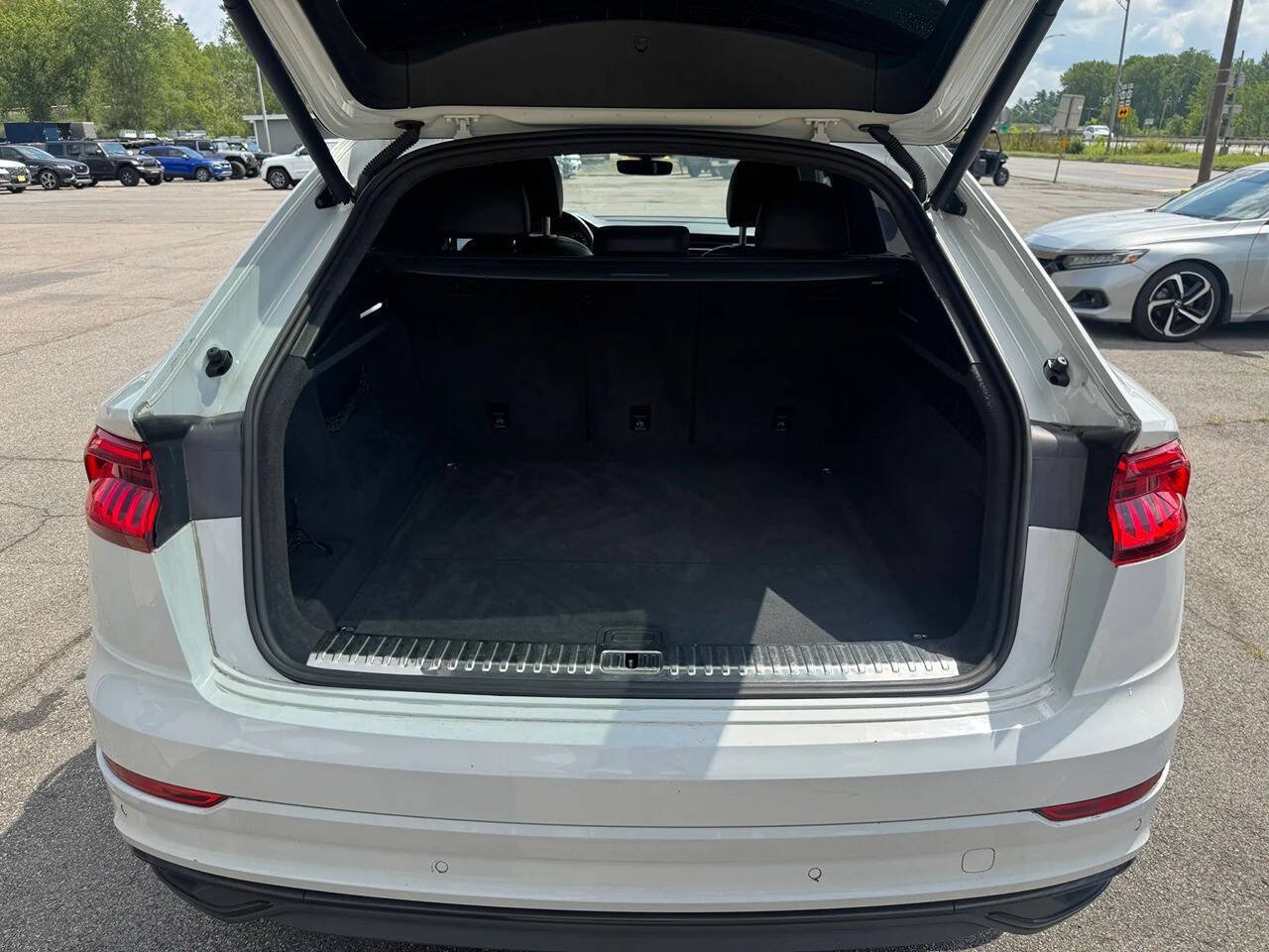 Used 2019 Audi Q8 Prestige w/ Luxury Package AWD/4WD image 24