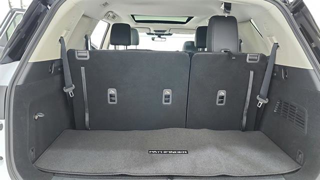 New 2026 Nissan Pathfinder SL w/ SL Premium Package FWD image 13