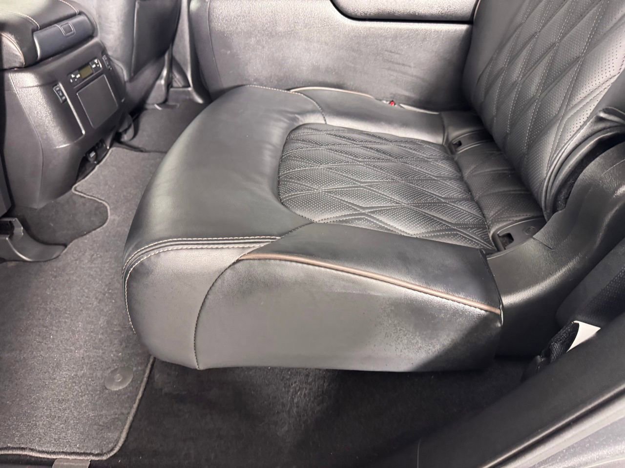 Used 2024 Nissan Armada Platinum w/ Captain's Chairs Package image 30