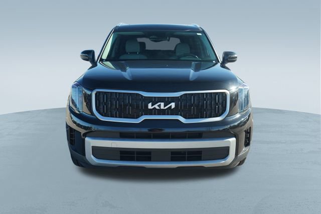 Used 2024 Kia Telluride EX w/ EX Captain's Chair Package image 2