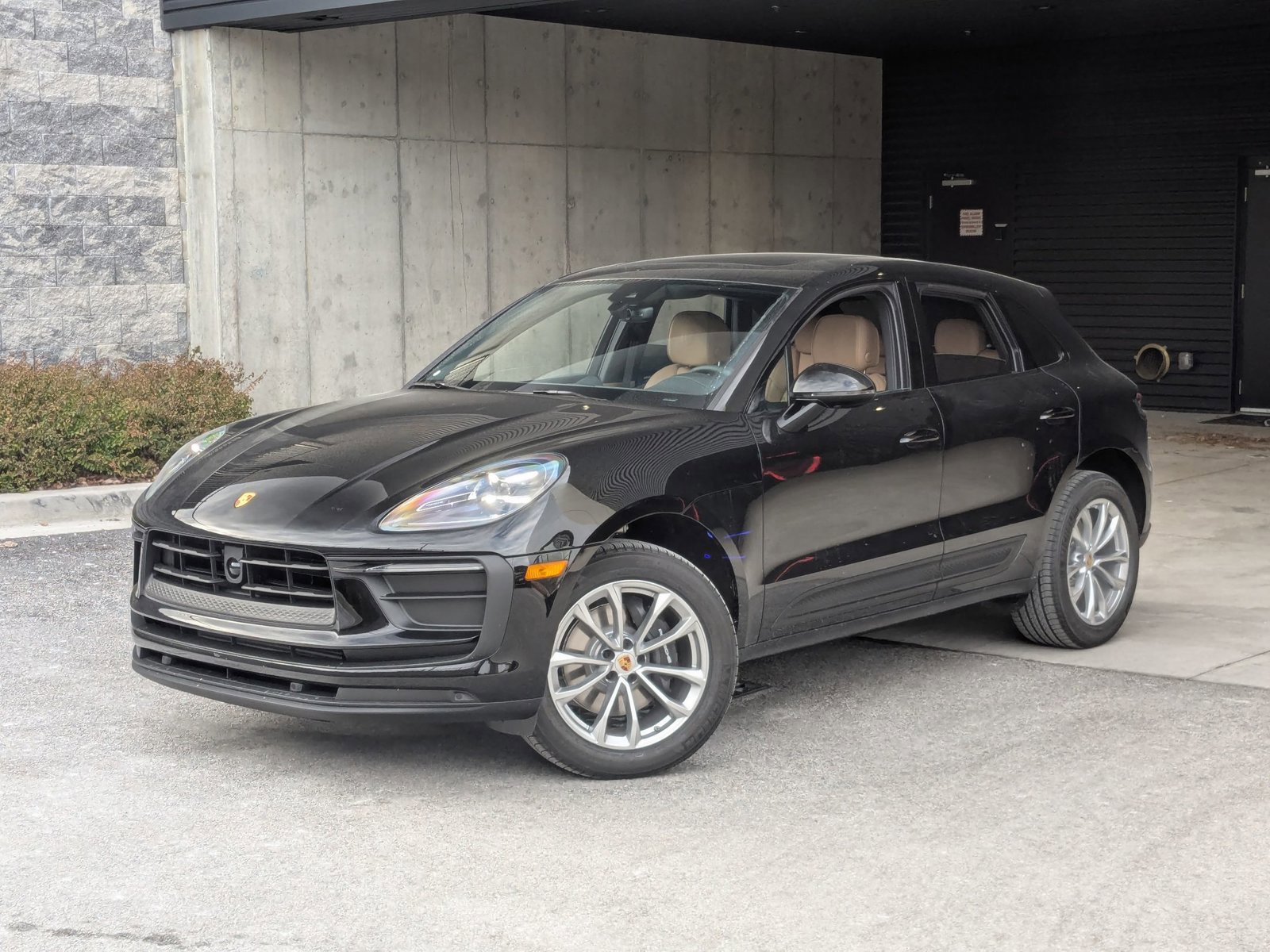 New 2026 Porsche Macan image 1